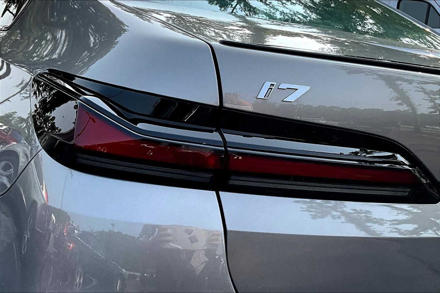 2025 BMW i7 50 - Photo 14