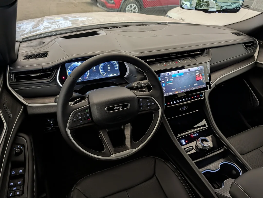 New 2026 White Jeep Limited Reserve - - 4x4 - CommandView Sunroof - Nappa Leather Seats & More! image 25