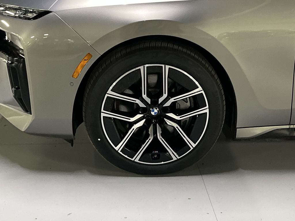 2026 BMW 7 Series 760i - Photo 10