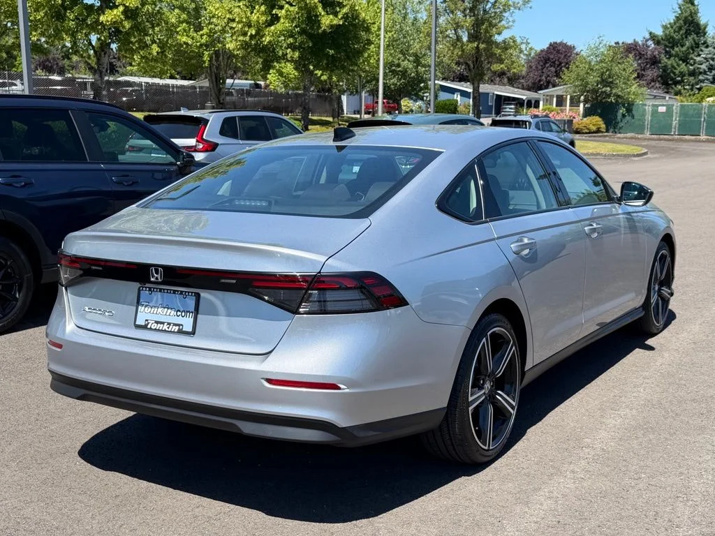 New 2026 Solar Silver Metallic Honda SE image 7