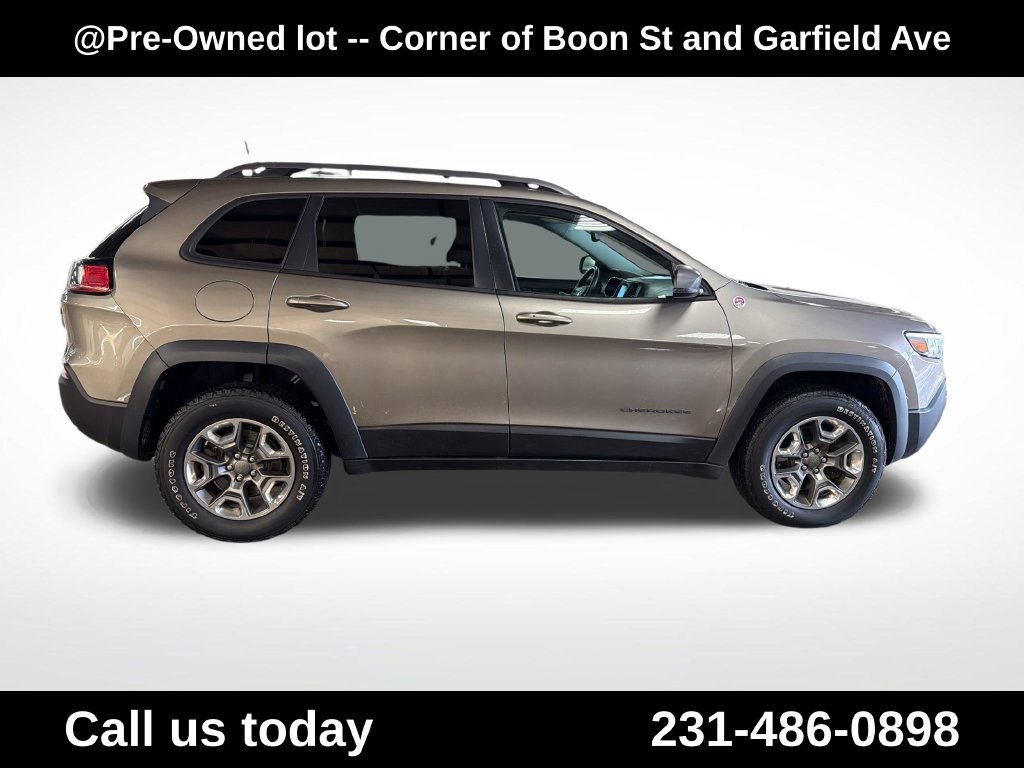 Used 2019 Beige Jeep Trailhawk image 6