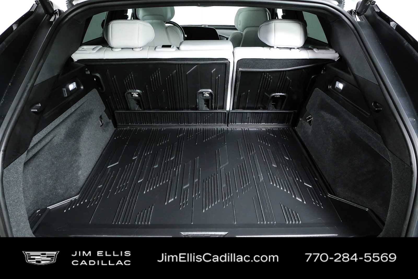 Used 2024 Crystal White Tricoat Cadillac Sport image 31
