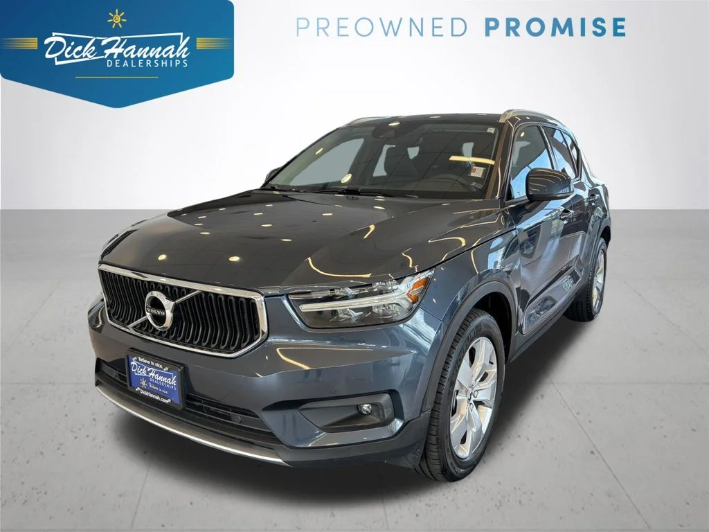 2022 Volvo XC40 T5 Momentum AWD's photo