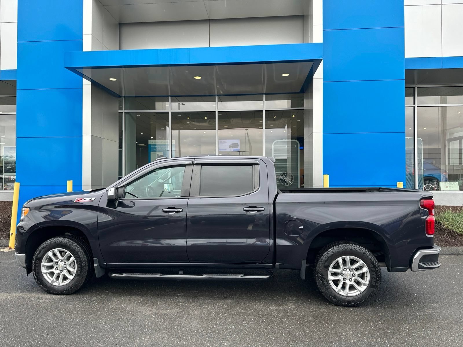 Used 2023 Dark Ash Metallic Chevrolet LT with Z71 Off-Road & Protection Package - Convenience Package - Remote Start - Trailering Package image 8