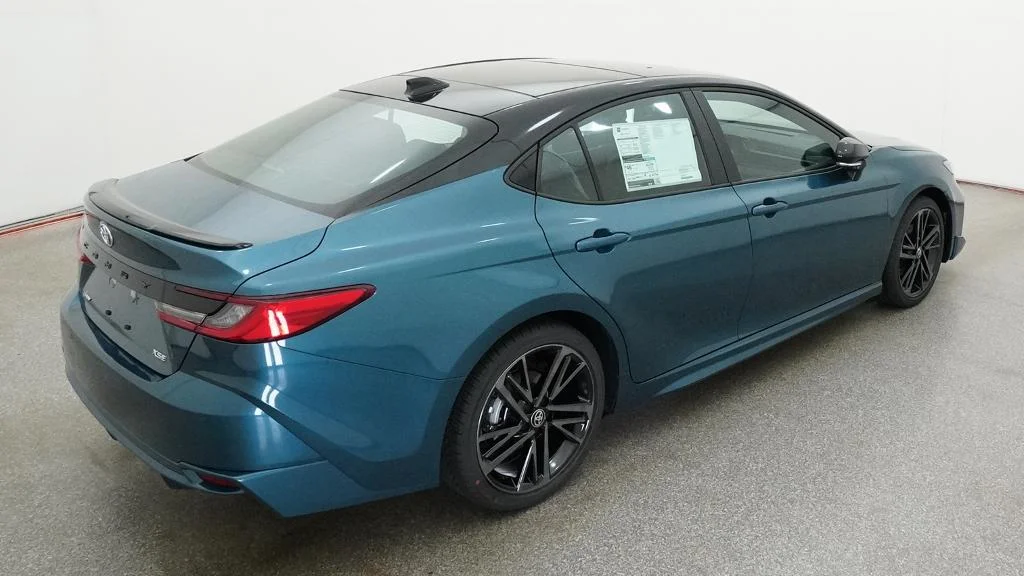 New 2026 Ocean Gem with Midnight Black Metallic roof Toyota XSE image 18