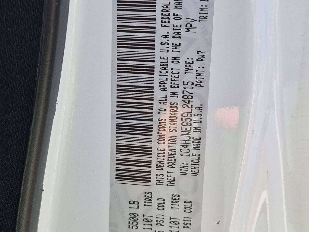 Used 2016 White Jeep Unlimited Sahara image 22