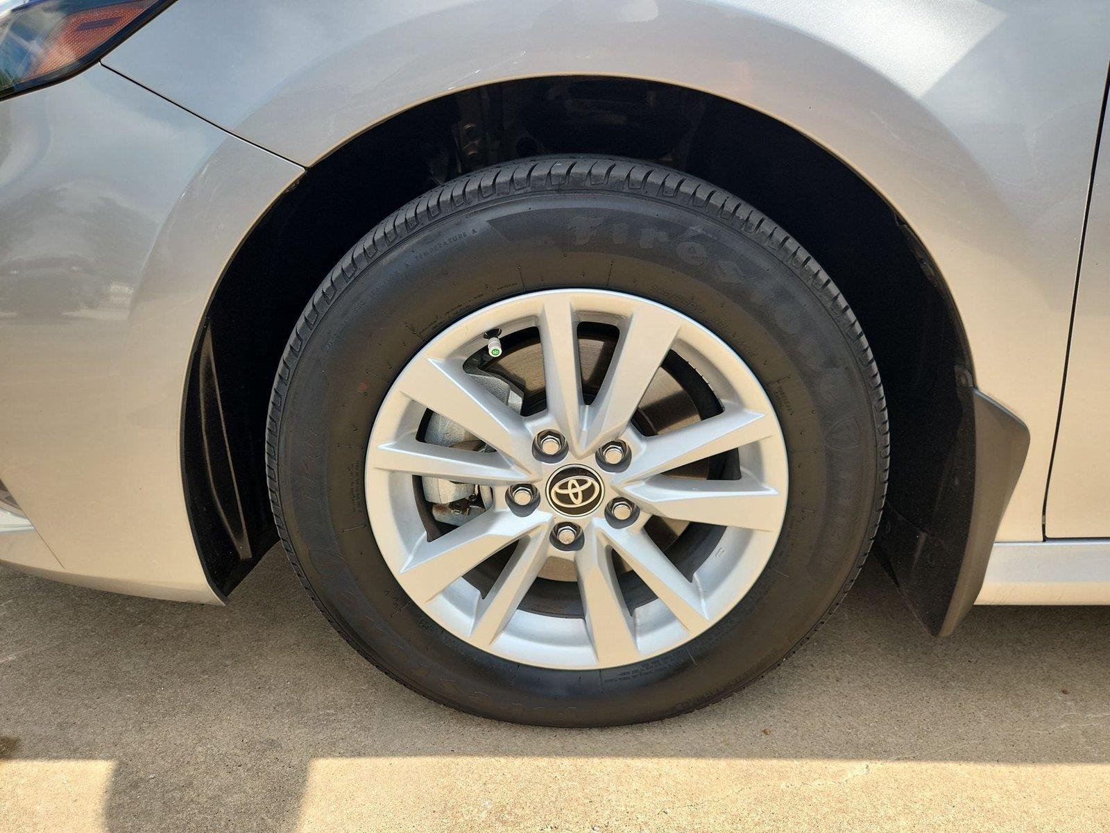 2025 Toyota Camry photo 33 of 34