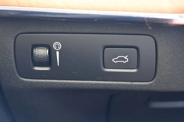 Used 2018 Gray Volvo T6 Inscription image 27