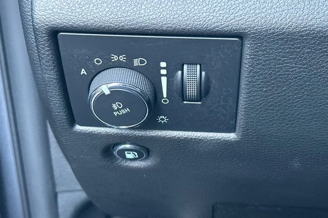 Used 2021 Silver Jeep Laredo E image 33