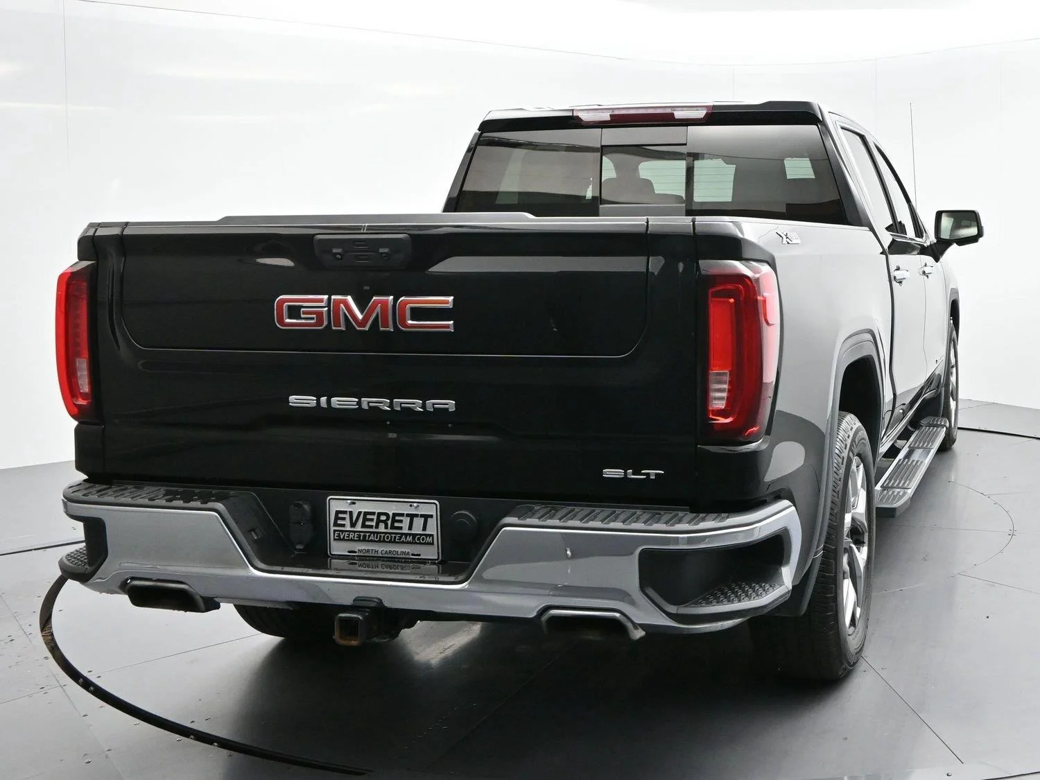 Used 2023 ONYX BLACK GMC SLT image 6