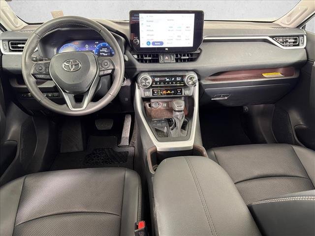 Certified Used 2025 WIND CHILL PEARL Toyota  image 24