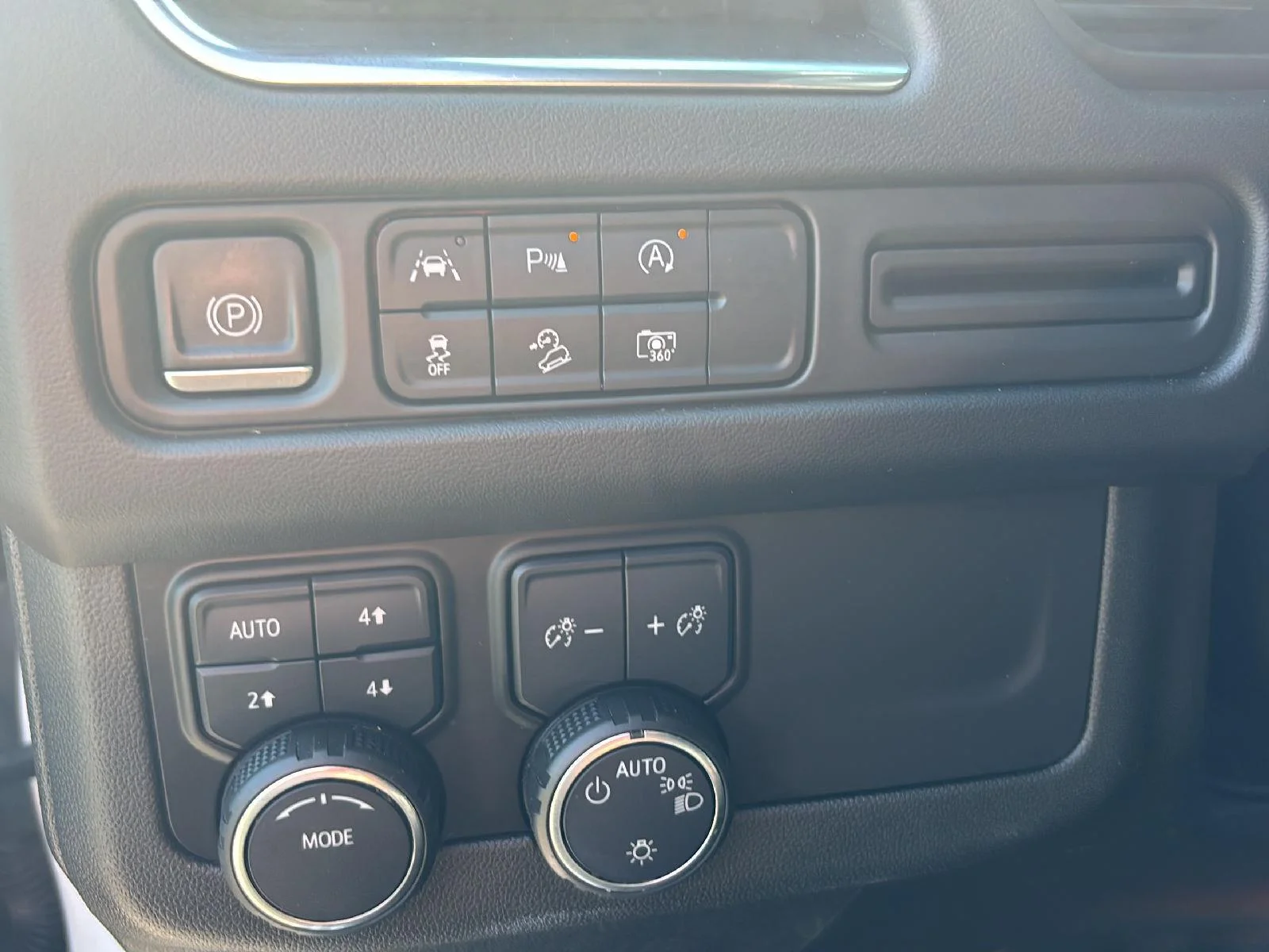 Used 2024 Summit White Chevrolet Z71 image 17