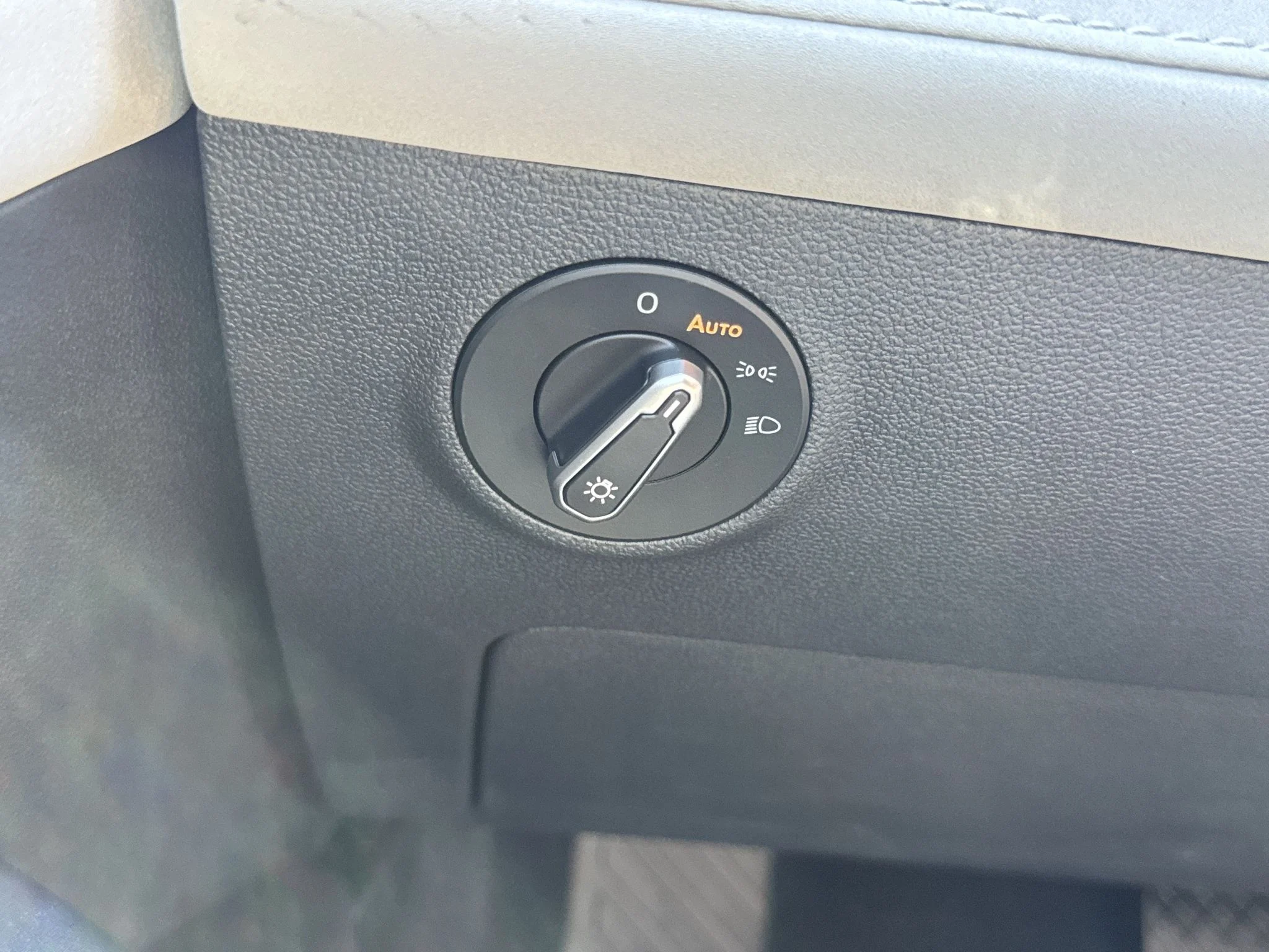 New 2027 Monument Gray Volkswagen SE image 22
