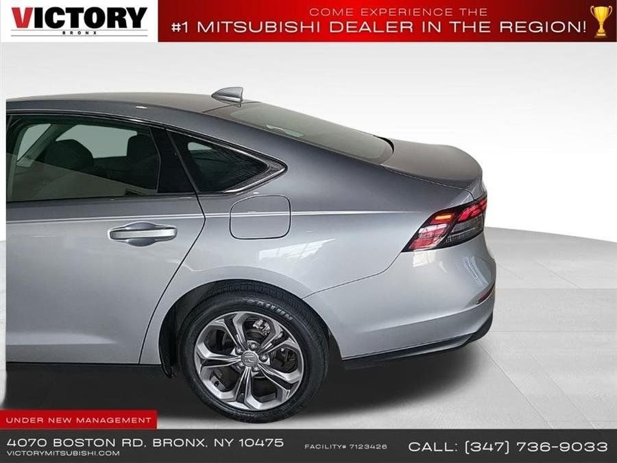 Used 2023 Silver Honda EX image 7