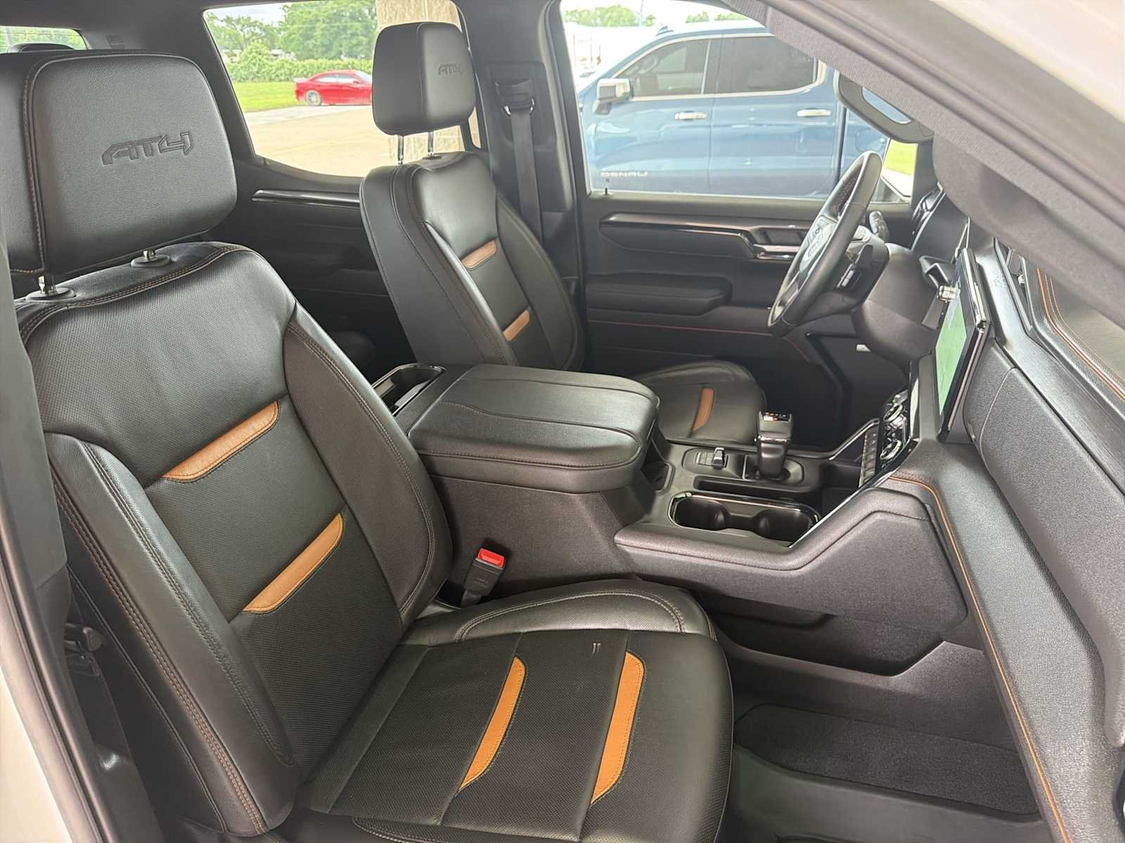 Used 2025 Summit White GMC AT4 image 28