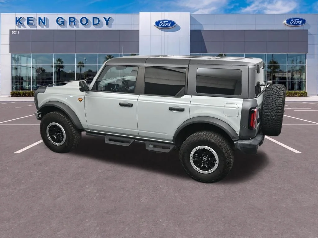 Used 2023 Gray Ford Badlands image 16
