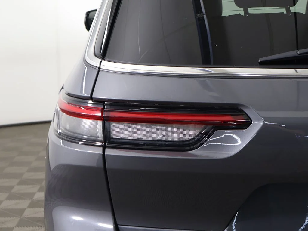 Used 2022 Gray Jeep Limited image 19