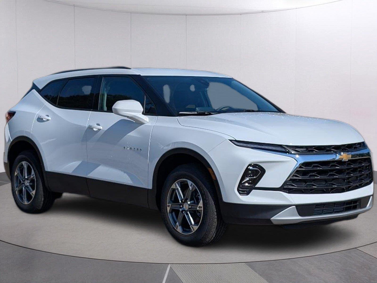 New 2026 Summit White Chevrolet 2LT image 9