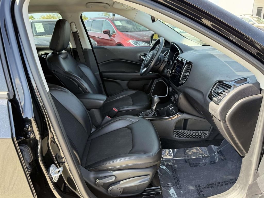 Used 2018 Black Jeep Latitude image 15