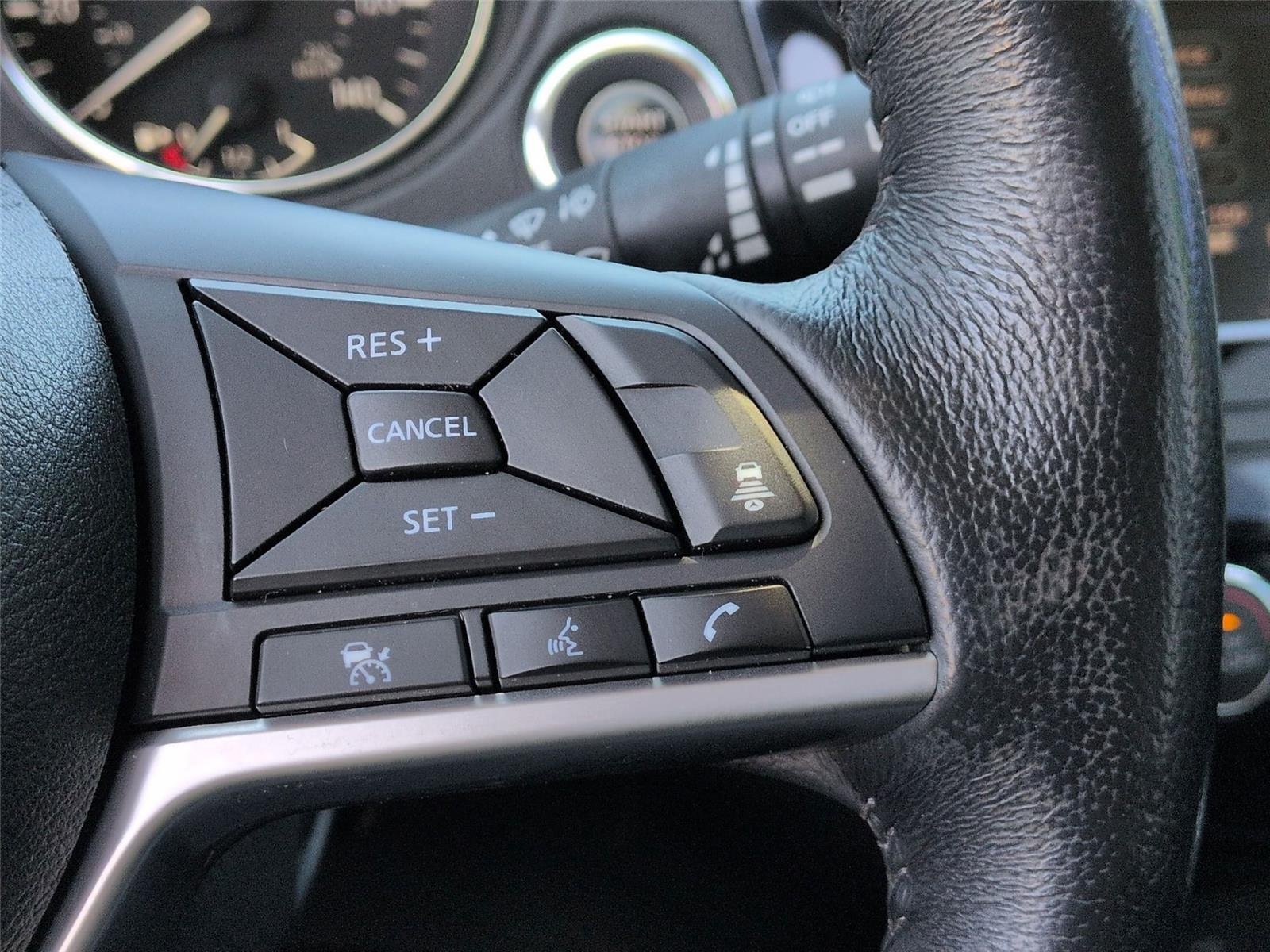 Used 2018 Magnetic Black Nissan SL image 21