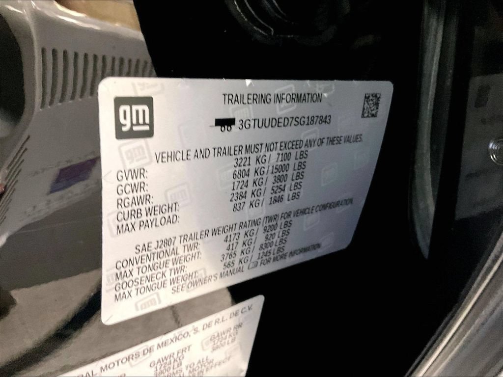 Used 2025 Onyx Black GMC SLT image 36