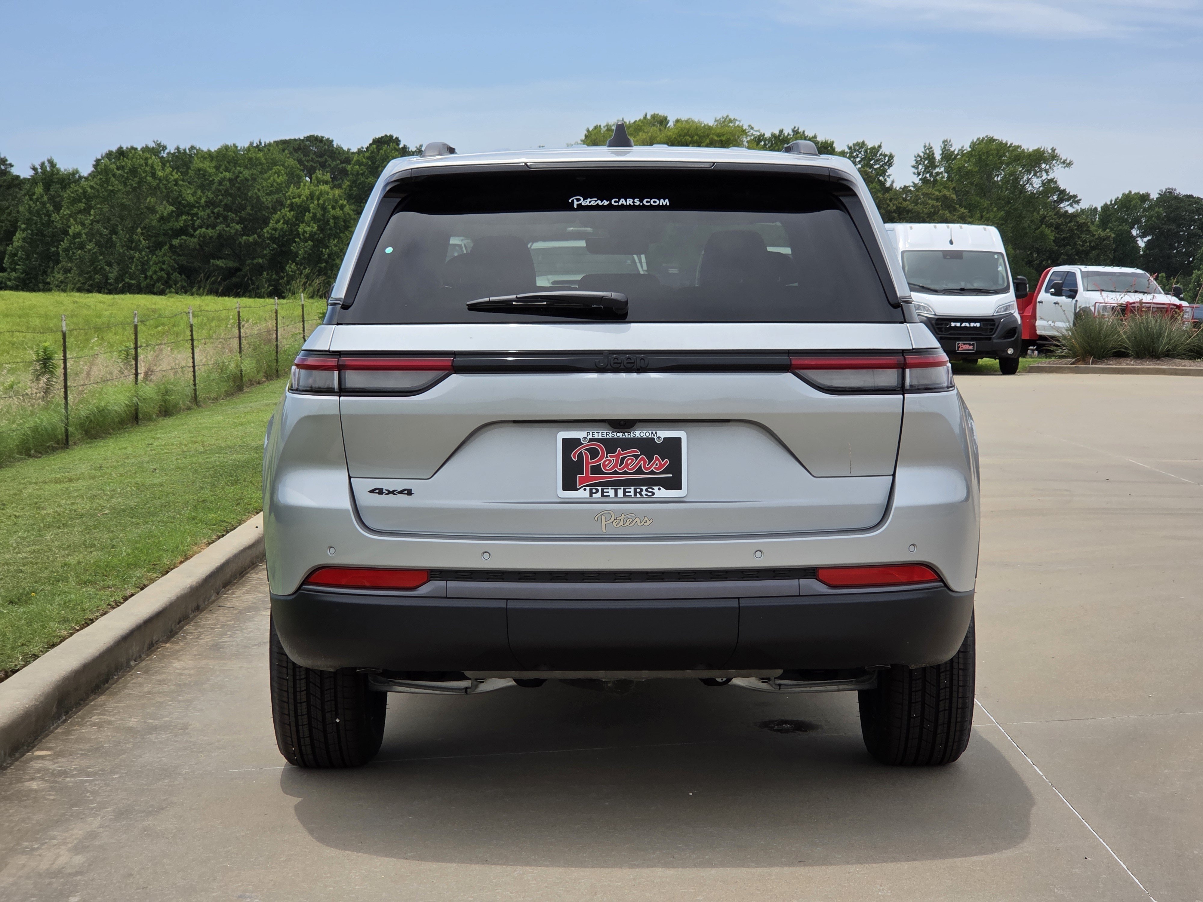 New 2026 Silver Zynith Jeep Laredo Altitude image 4