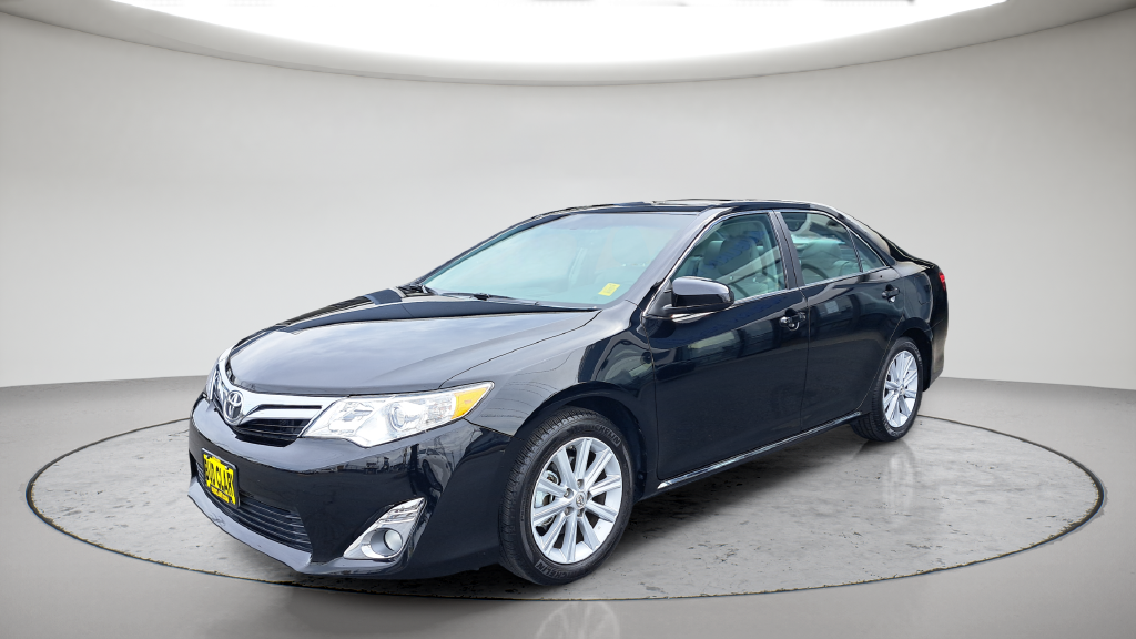 Used 2014 Black Toyota XLE image 1