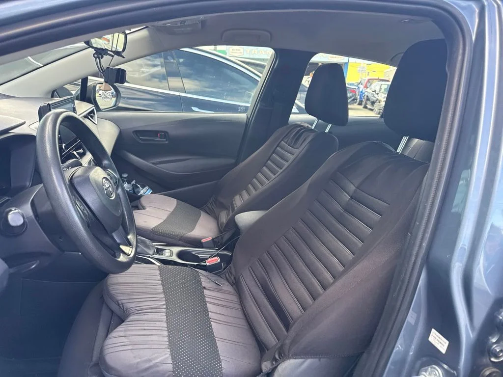 Used 2022  Toyota LE image 4