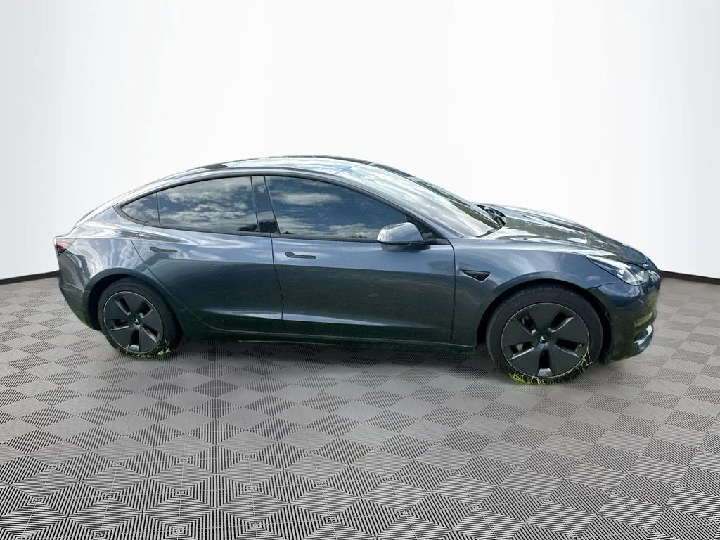 Used 2023  Tesla Base image 4