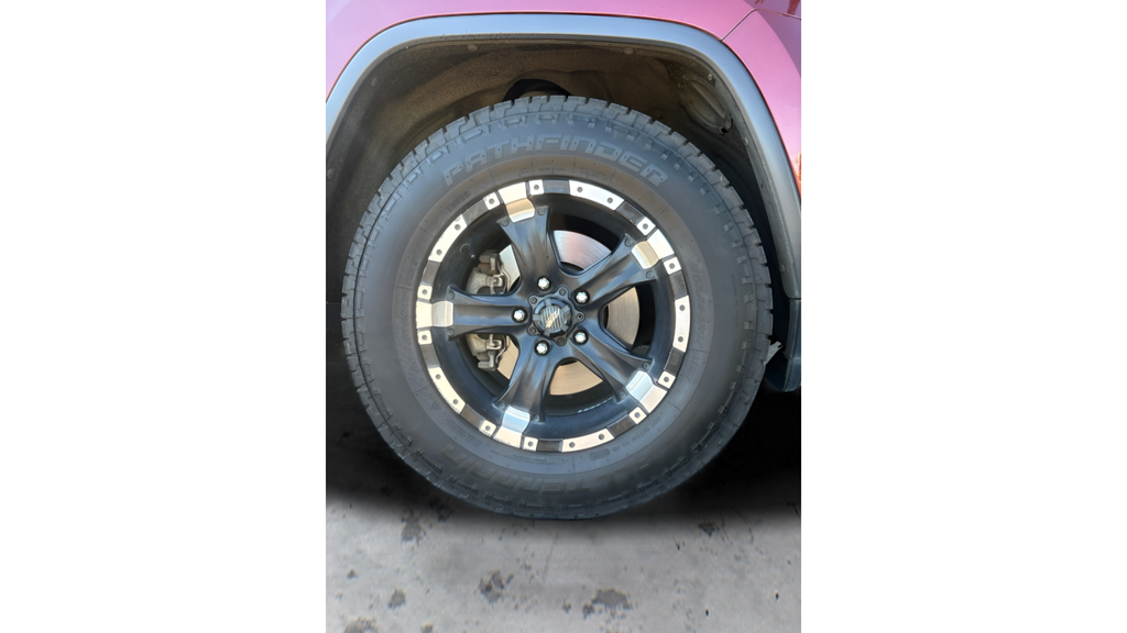Used 2017 Red Jeep Laredo image 22