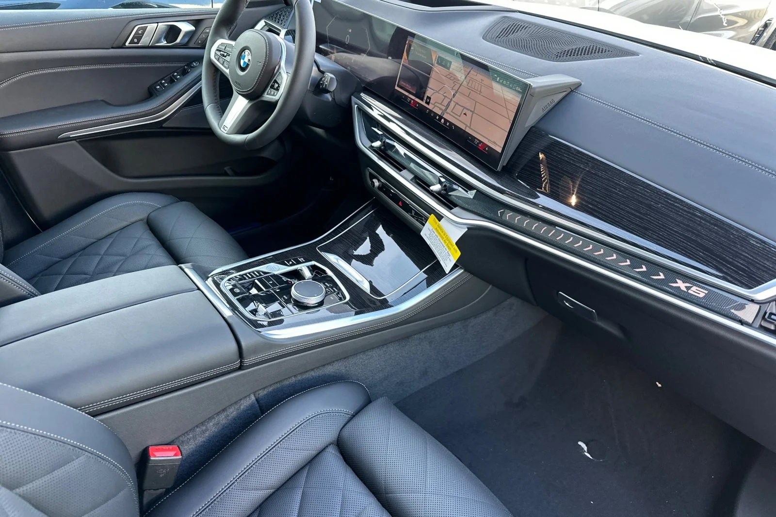 New 2026 Mineral White Metallic BMW sDrive40i image 15