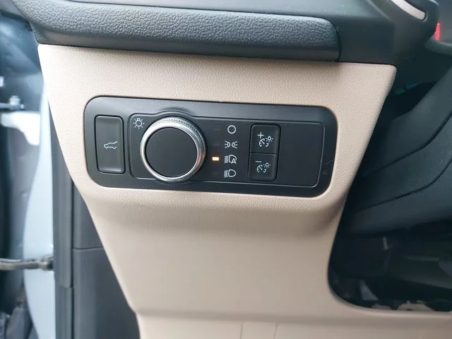 Used 2022 Blue Ford SE image 26