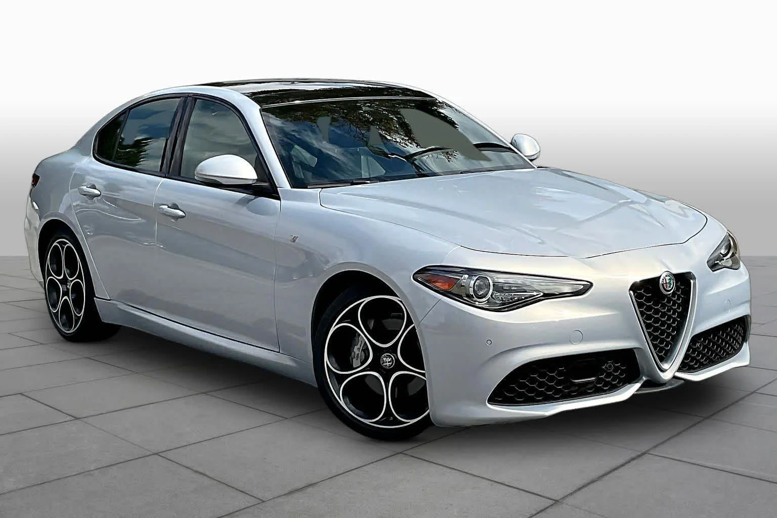 Used 2023 Moonlight Gray Metallic Alfa Romeo Ti image 3