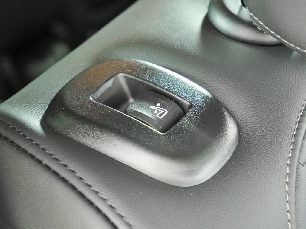 New 2027 Brooklyn Grey Metallic BMW M60i image 28