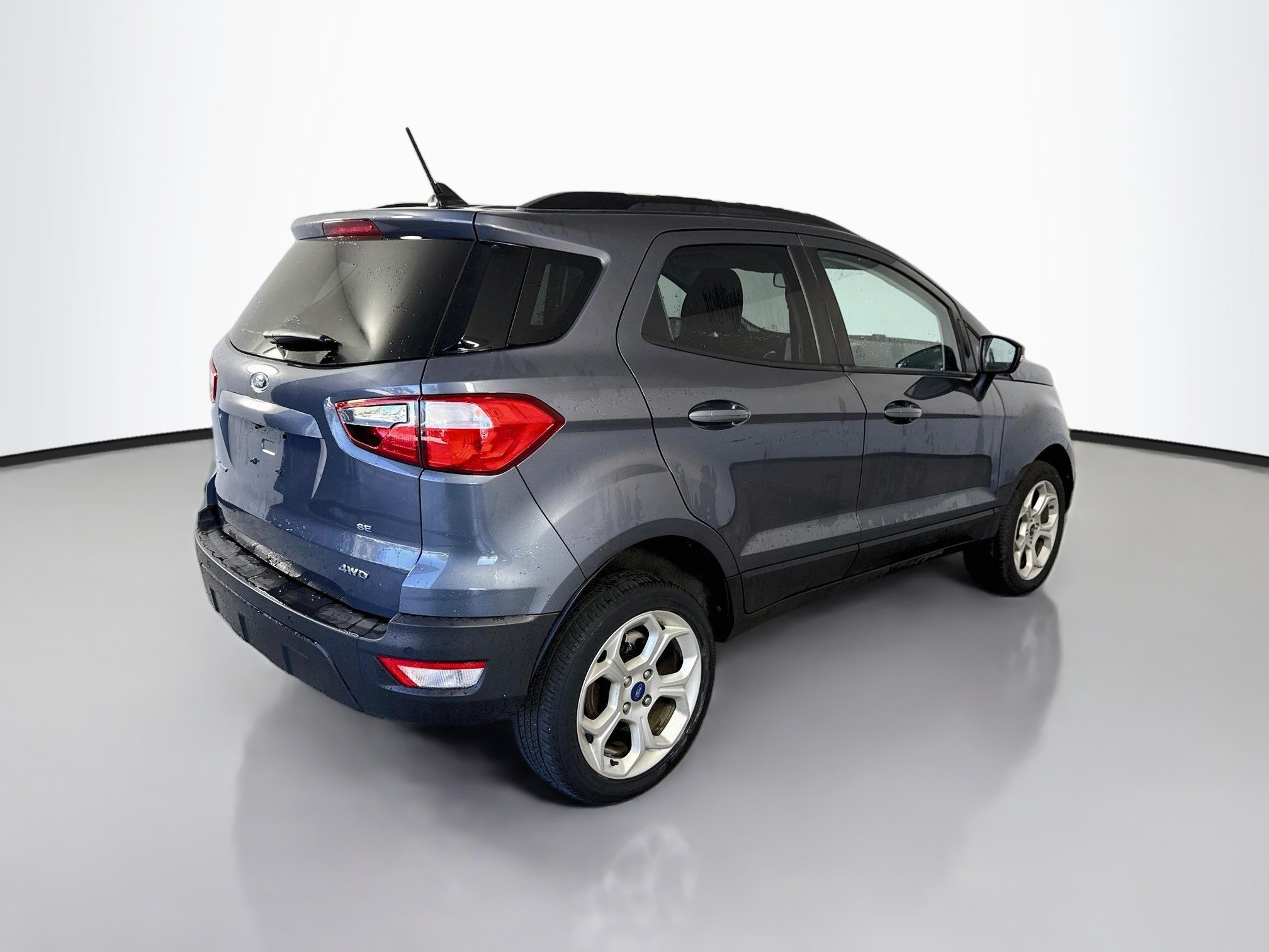 Used 2022 Smoke Metallic Ford SE image 12