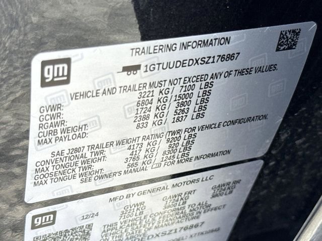 Used 2025 Silver GMC SLT image 36