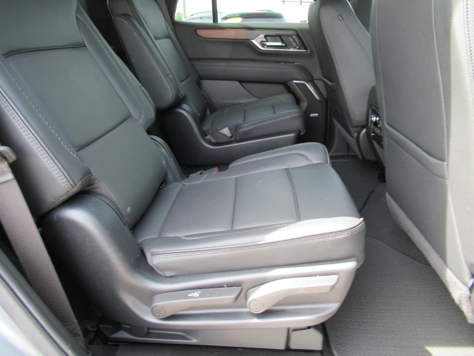 Used 2025 Silver GMC Denali image 32