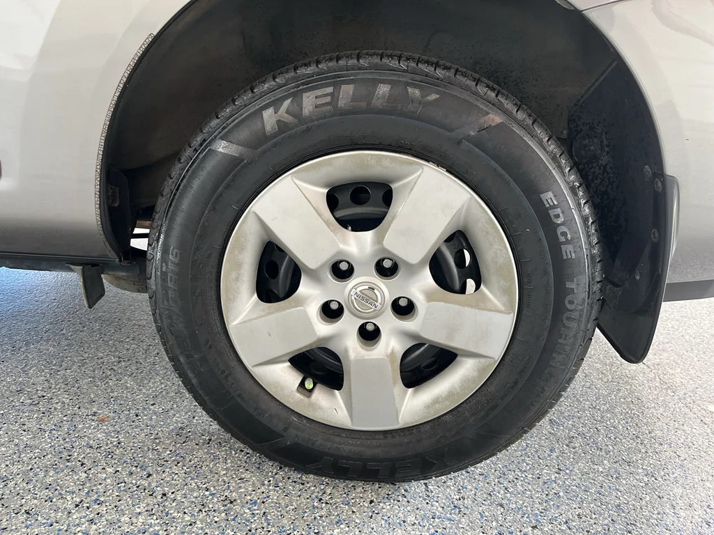 Used 2014  Nissan S image 27