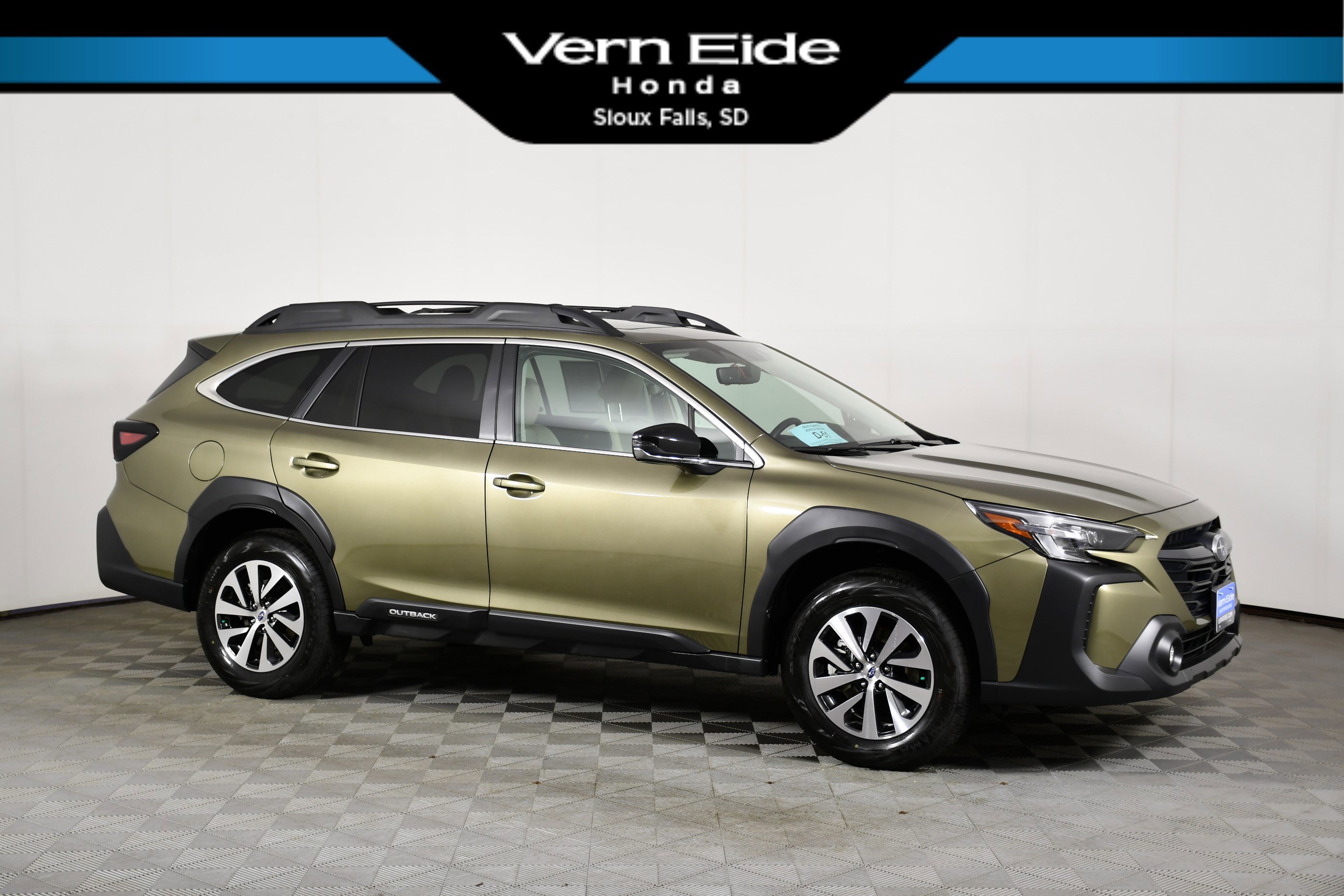 2025 Subaru Outback Premium's photo