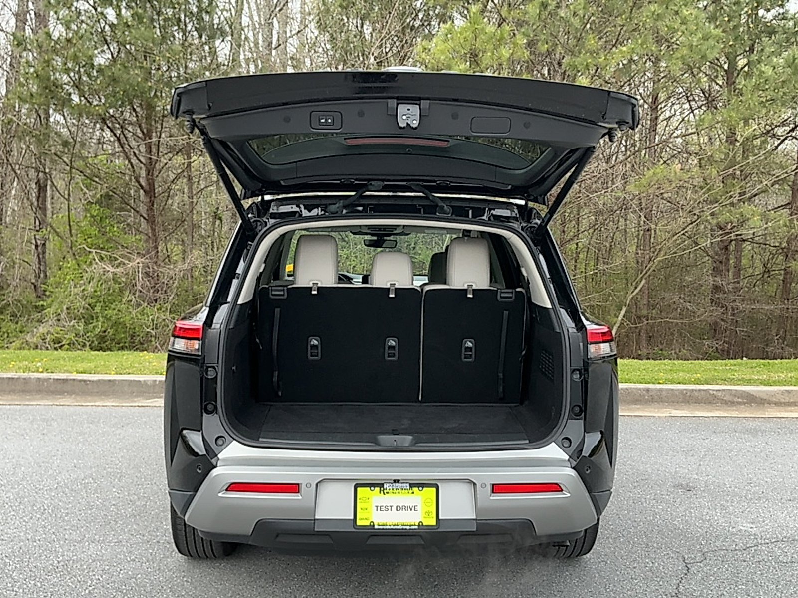 2023 Nissan Pathfinder SL - Photo 18