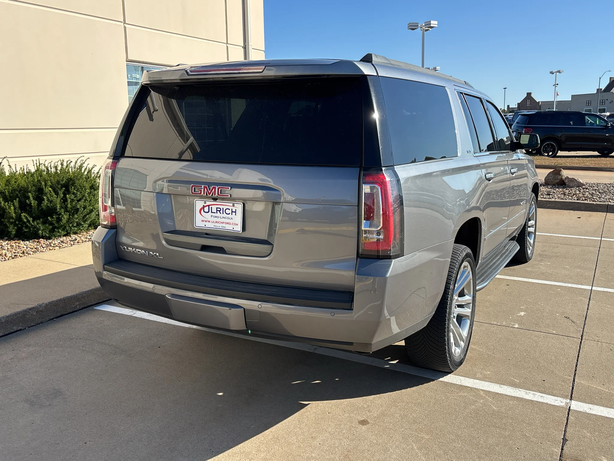 Used 2020 Satin Steel Metallic GMC SLT image 9