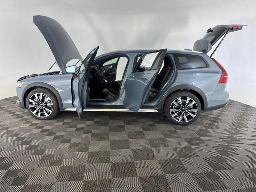 Used 2023 Gray Volvo Ultimate image 12