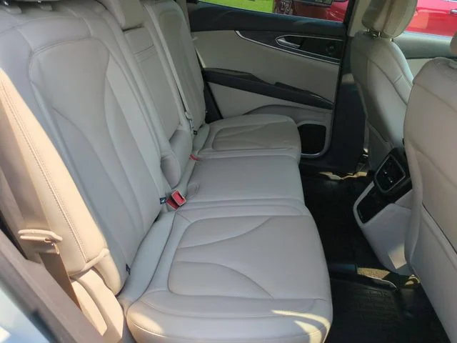 Used 2020 White Lincoln Reserve image 32