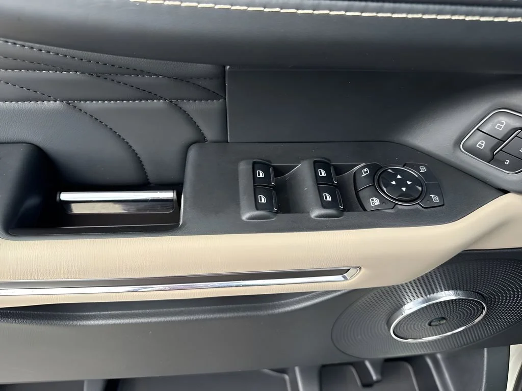 Used 2024  Ford Platinum image 28
