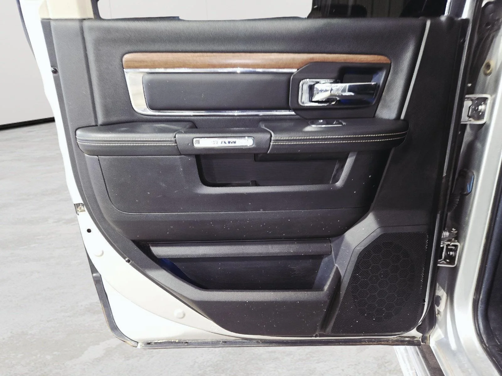 Used 2014 Bright Silver Metallic Clearcoat Ram Laramie image 35