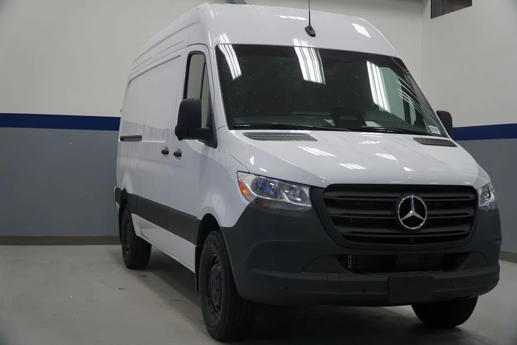 New 2026  Mercedes-Benz Cargo 144 WB image 1