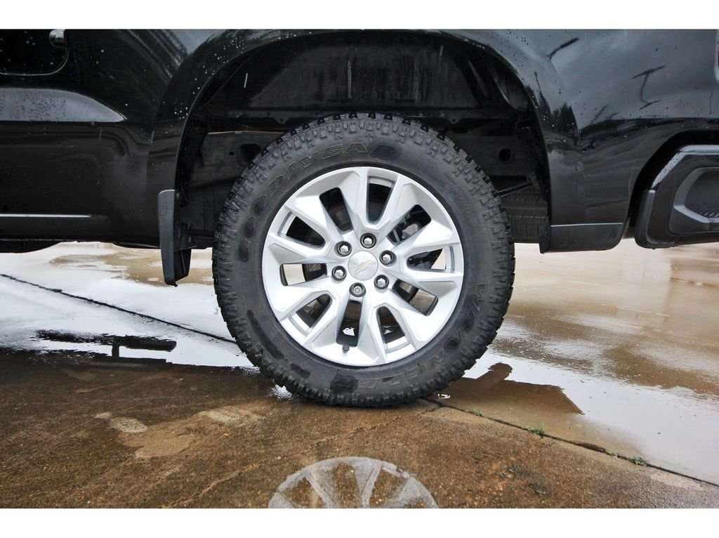 Used 2021 Black Chevrolet Custom image 25