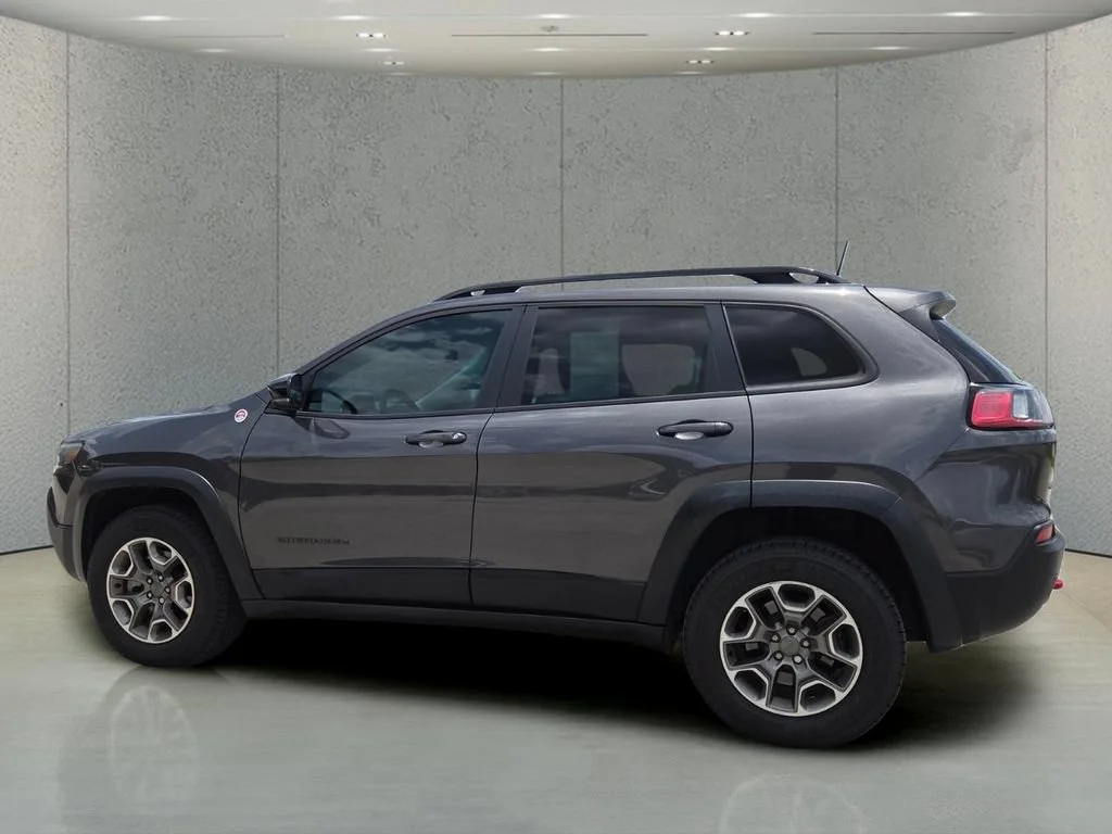 Used 2022 Granite Crystal Metallic Clearcoat Jeep Trailhawk image 8