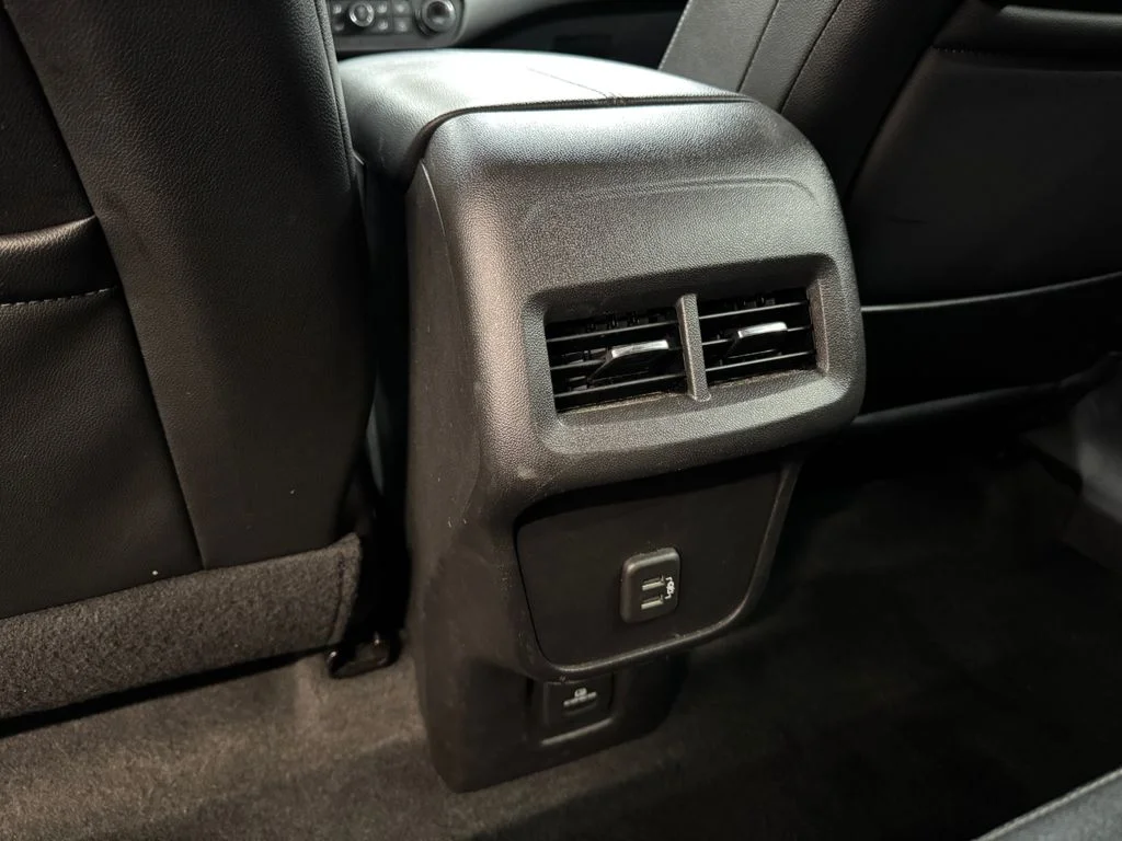 Used 2024 White GMC SLT image 26