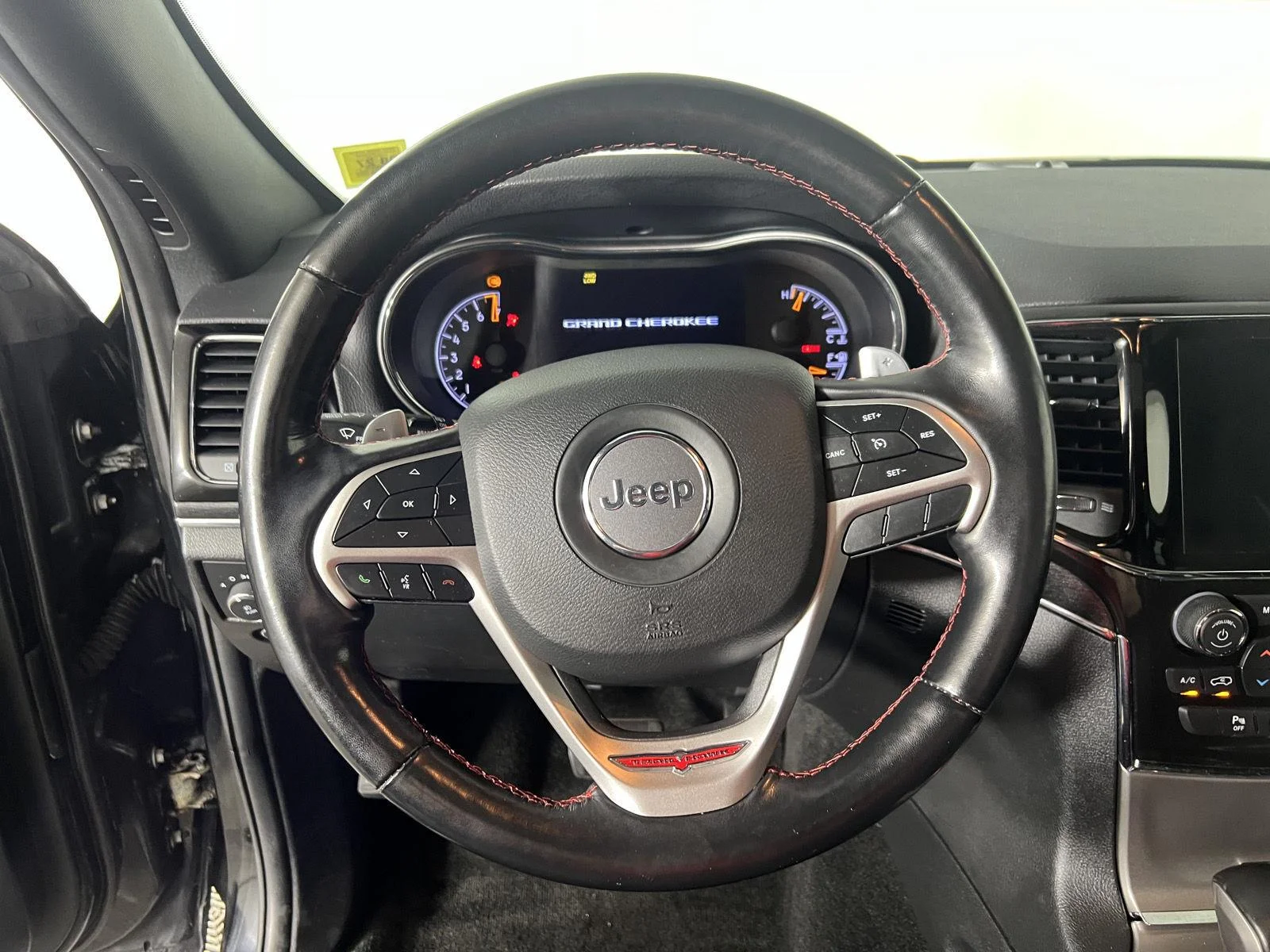 Used 2021 Diamond Black Crystal Pearlcoat Jeep Trailhawk image 17